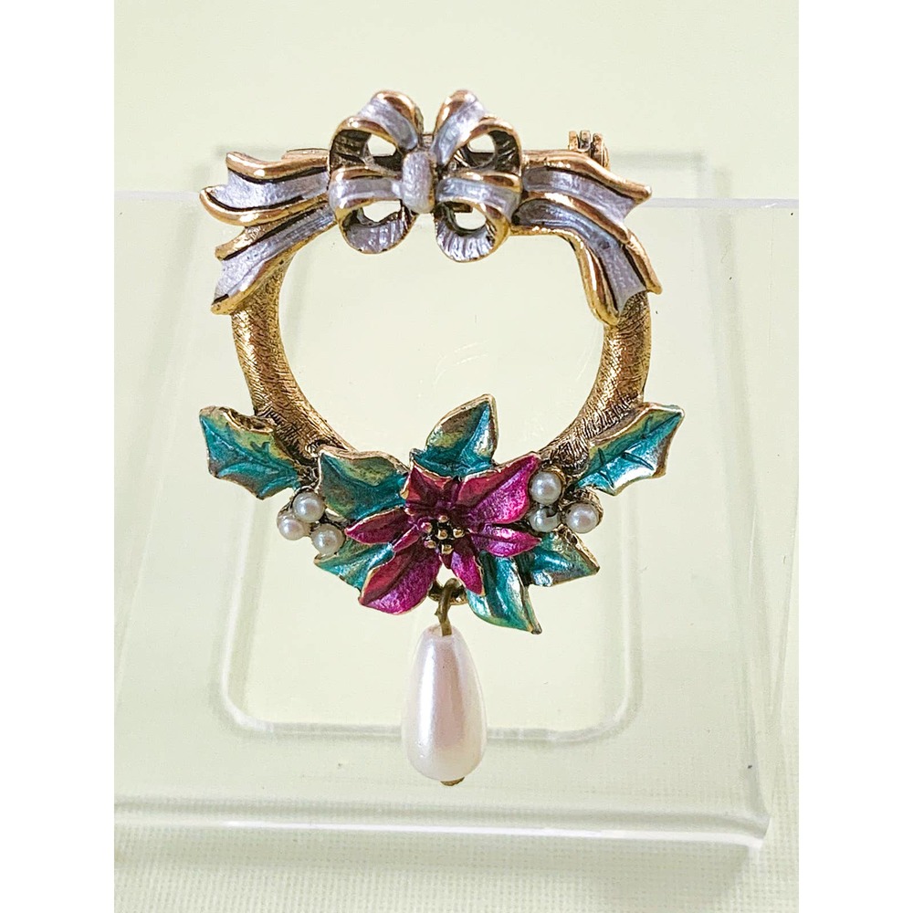 Charming Olit Inc Holiday Poinsettia Pin/ Brooch with Faux Pearls